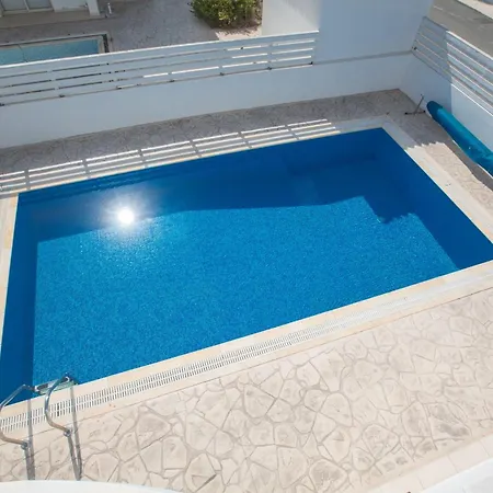 Ferienvilla Pv17 Mit Sonnenterrasse Und Pool *